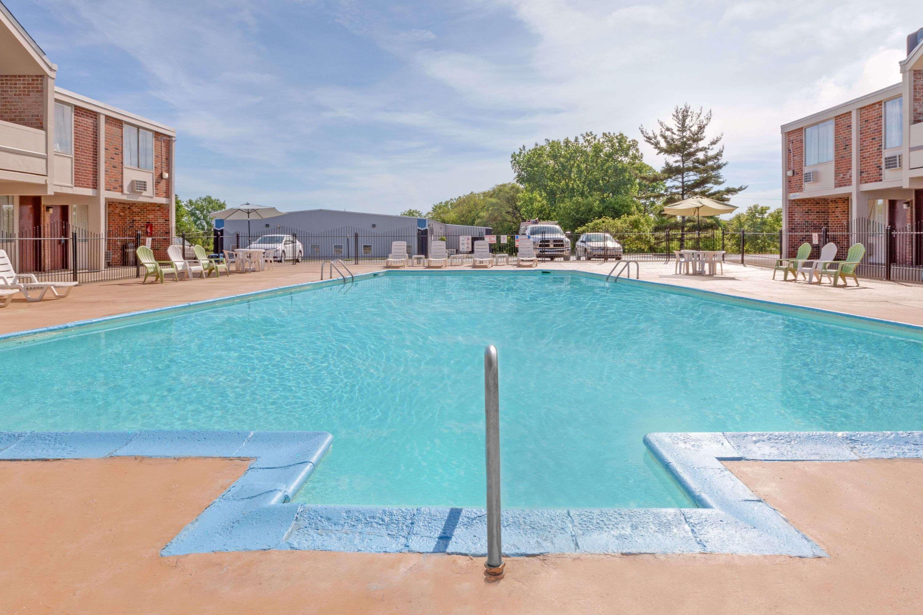 Travelodge By Wyndham Jackson Bagian luar foto
