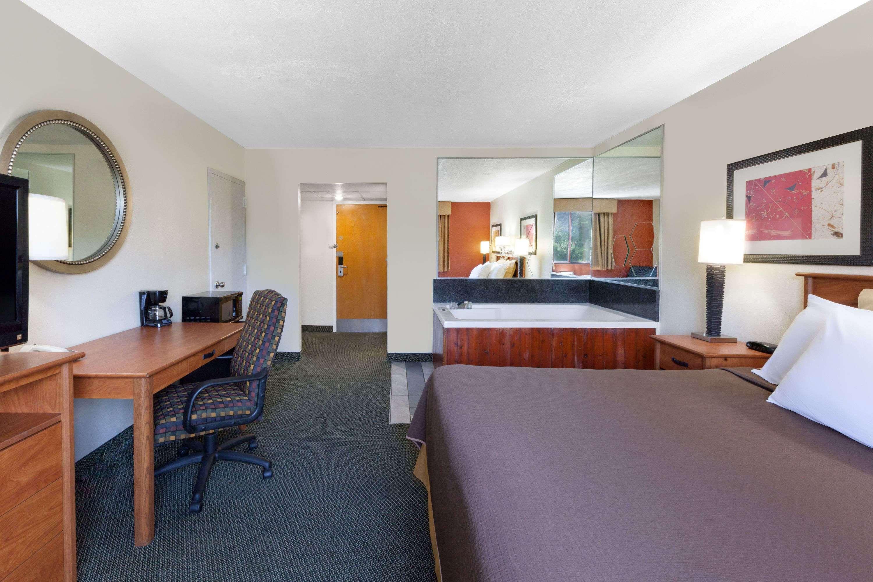 Travelodge By Wyndham Jackson Bagian luar foto