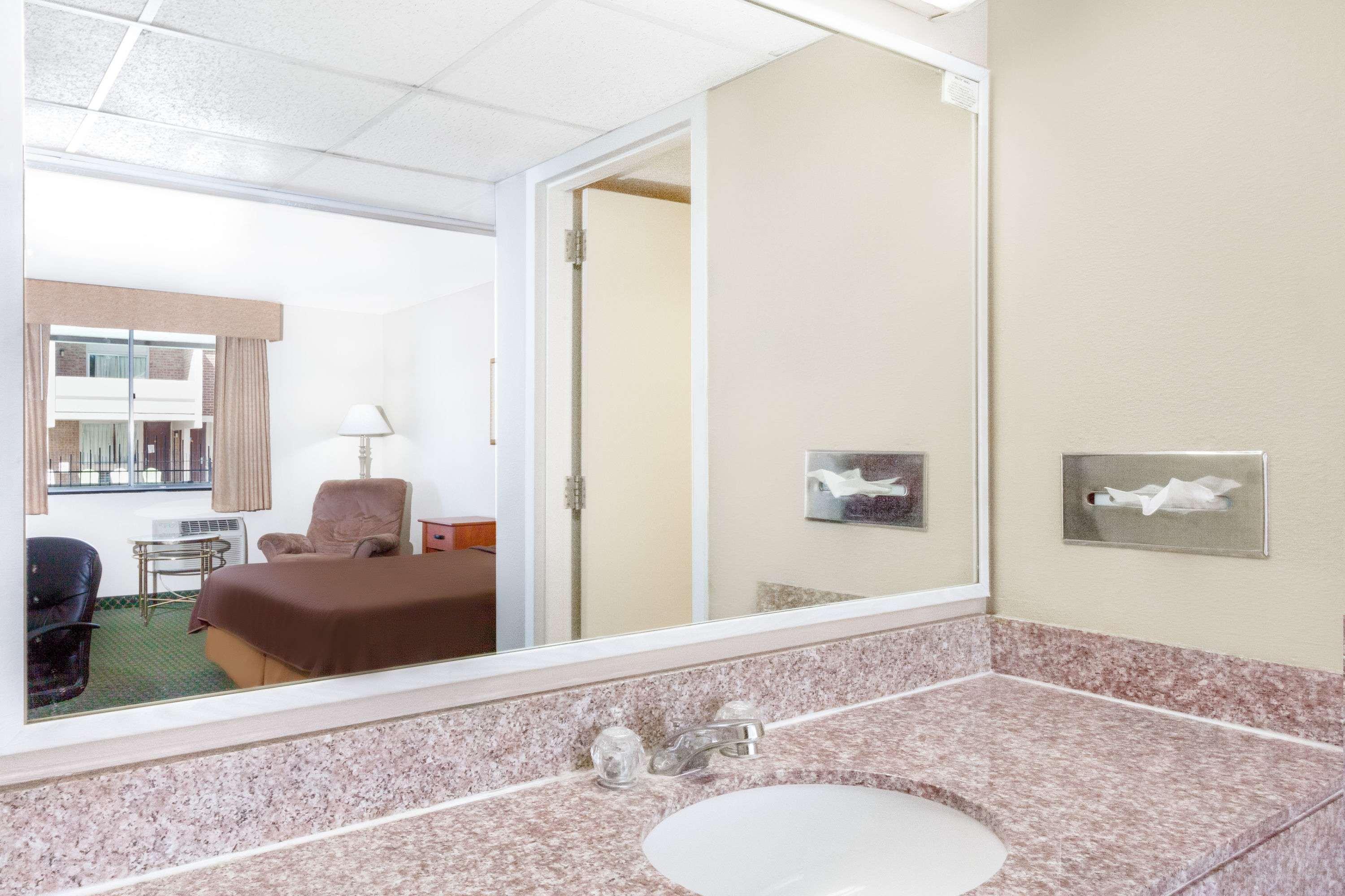 Travelodge By Wyndham Jackson Bagian luar foto